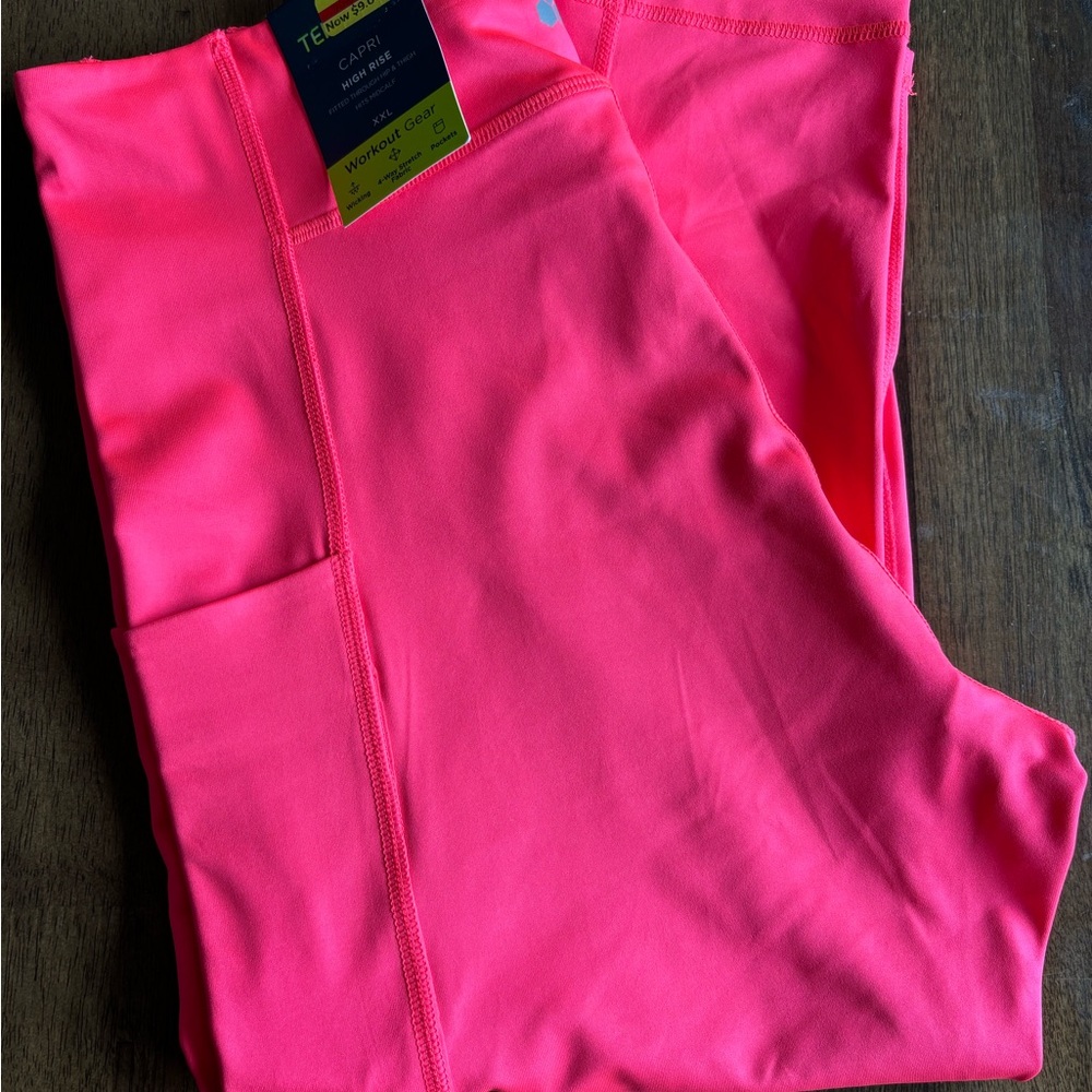 NWT Tek gear Capri leggings with pockets